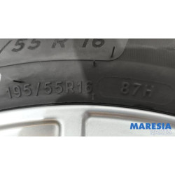 Renault - Clio - Sportvelgenset + banden