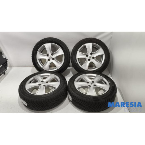 Renault - Clio - Sportvelgenset + banden