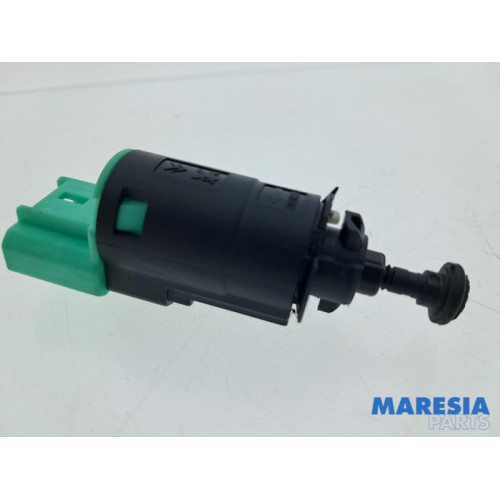 Peugeot - 308 - Brake light switch