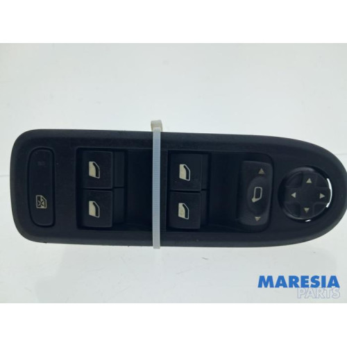 Peugeot - 308 - Multi-functional window switch