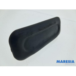 Peugeot - 308 - Tailgate lock mechanism