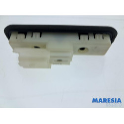 Peugeot - 308 - Tailgate lock mechanism