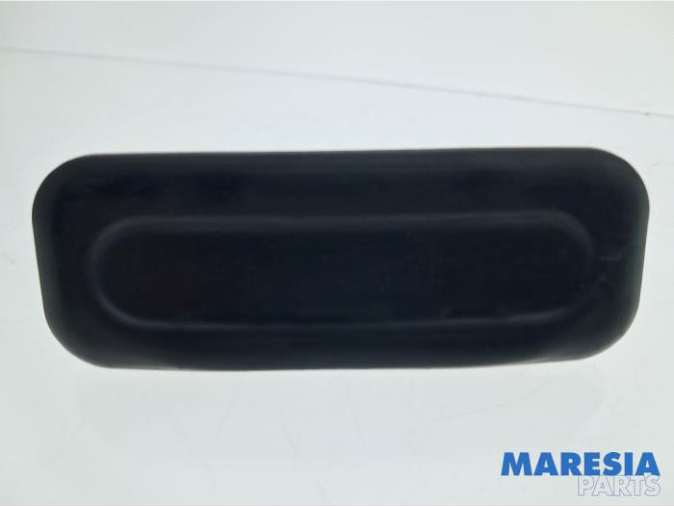 Peugeot - 308 - Tailgate lock mechanism