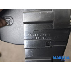 Peugeot - 308 - Tailgate lock mechanism