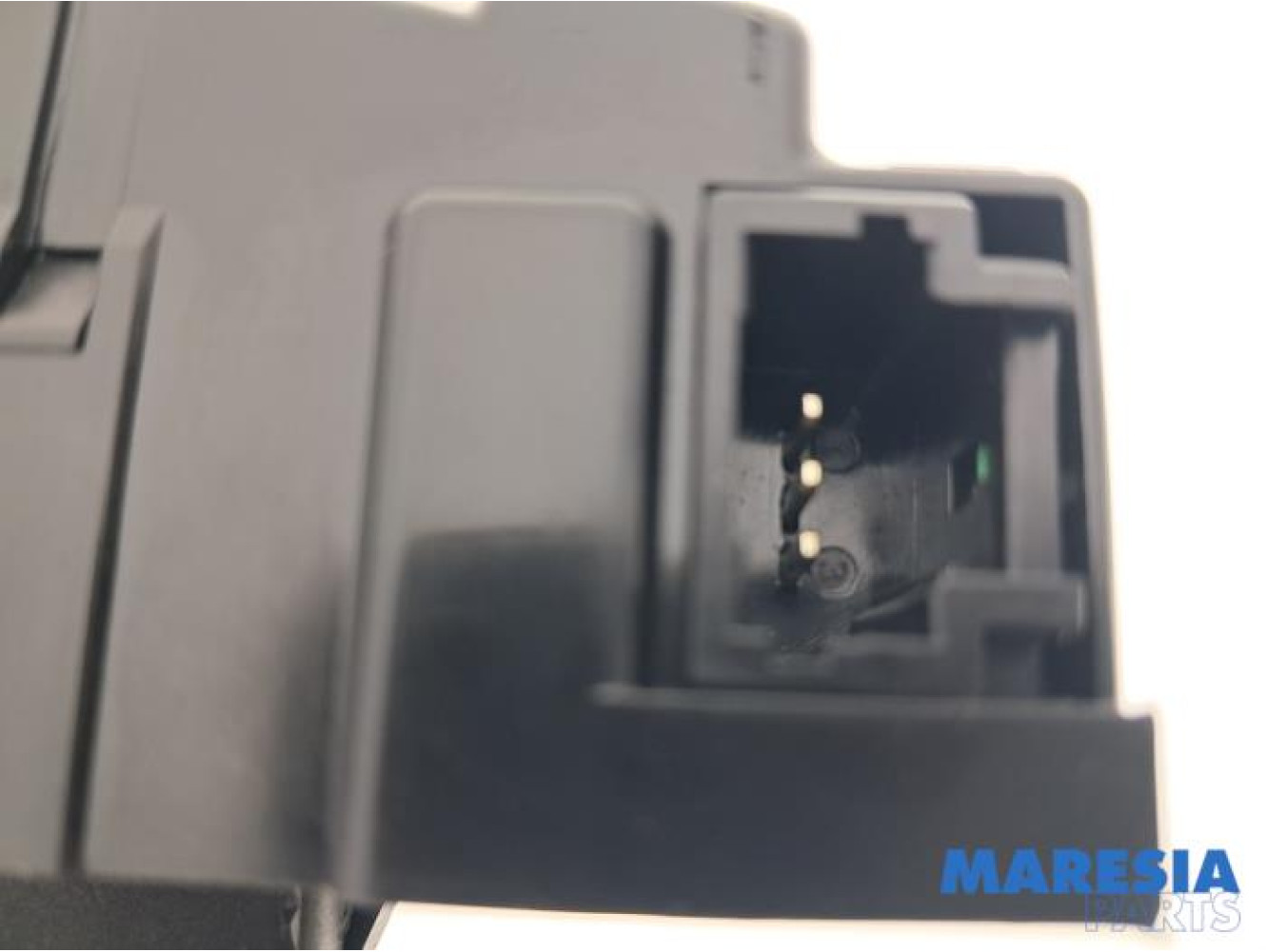 Peugeot - 308 - Tailgate lock mechanism