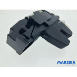 Peugeot - 308 - Tailgate lock mechanism