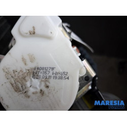 Ford - KA - Front seatbelt, left