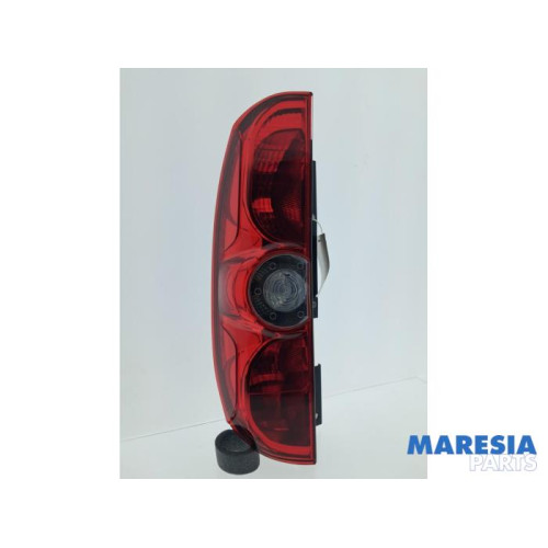 Opel - Combo - Achterlicht links