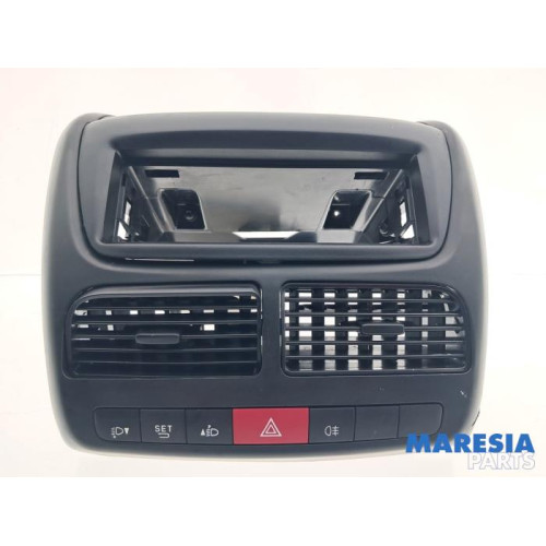 Opel - Combo - Armaturenbrett Teil