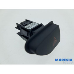 Renault - Clio - Panic lighting switch