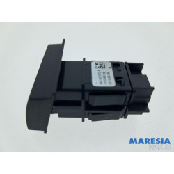 Renault - Clio - Panic lighting switch