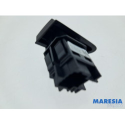 Renault - Clio - Panic lighting switch