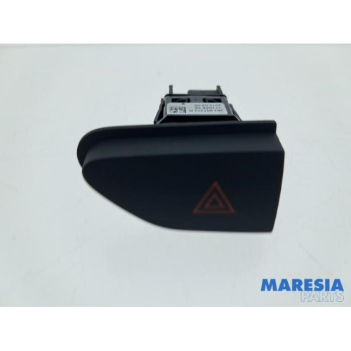 Renault - Clio - Panic lighting switch
