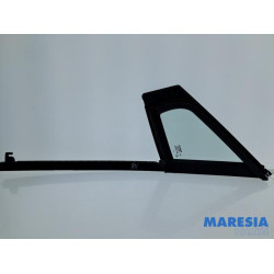 Renault - Clio - Quarter light, front right