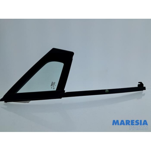 Renault - Clio - Quarter light, front right