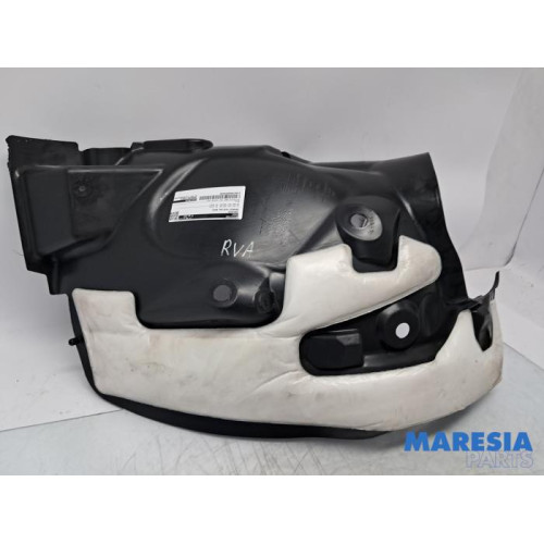 Renault - Clio - Passage de roue