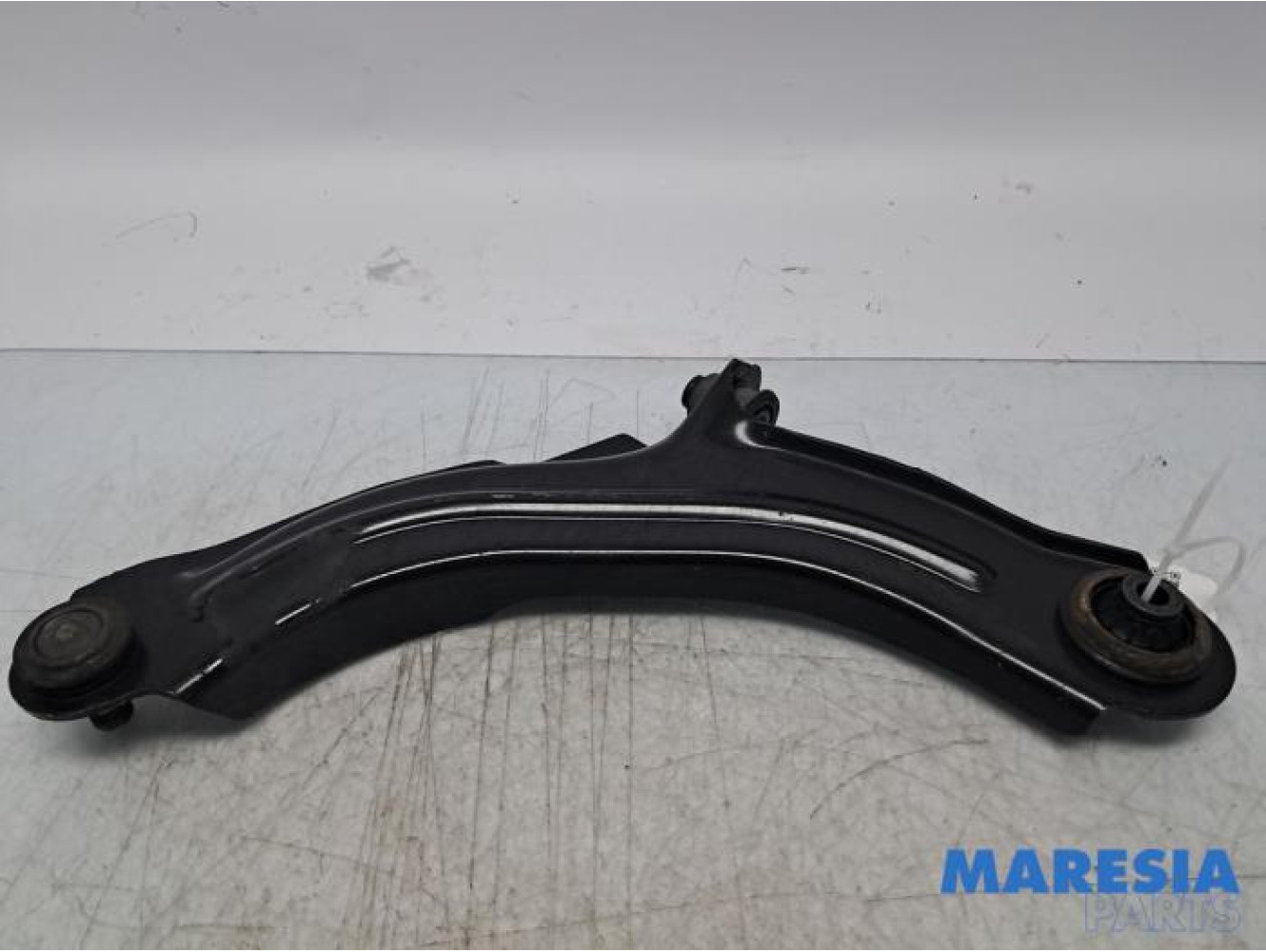 Renault - Clio - Front lower wishbone, right