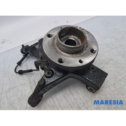 Renault - Clio - Fusee rechts-voor