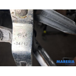 Renault - Clio - Wiper mechanism