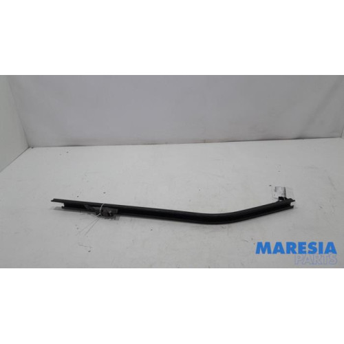 Opel - Vivaro - Sliding door rail, left
