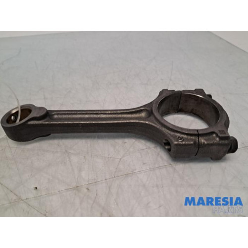 Renault - Captur - Connecting rod