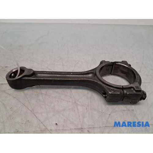 Renault - Captur - Connecting rod