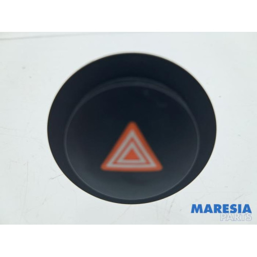 Citroen - C1 - Panic lighting switch