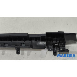 Renault - Captur - Bumperframe achter