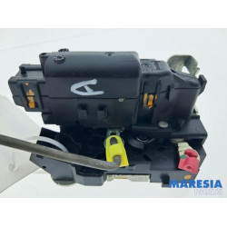 Dacia - Dokker - Minibus/van rear door lock mechanism