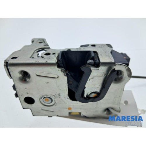 Dacia - Dokker - Minibus/van rear door lock mechanism
