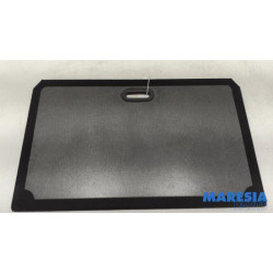 Renault - Captur - Floor panel load area