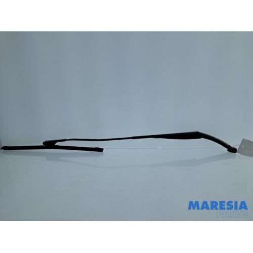Dacia - Dokker - Front wiper arm