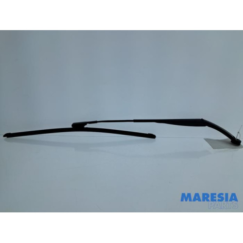 Dacia - Dokker - Front wiper arm