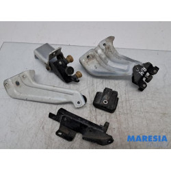 Dacia - Dokker - Sliding door roller, right