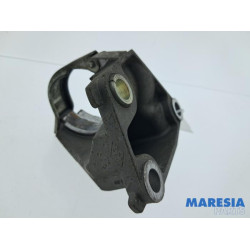 Renault - Clio - Stütze (sonstige)