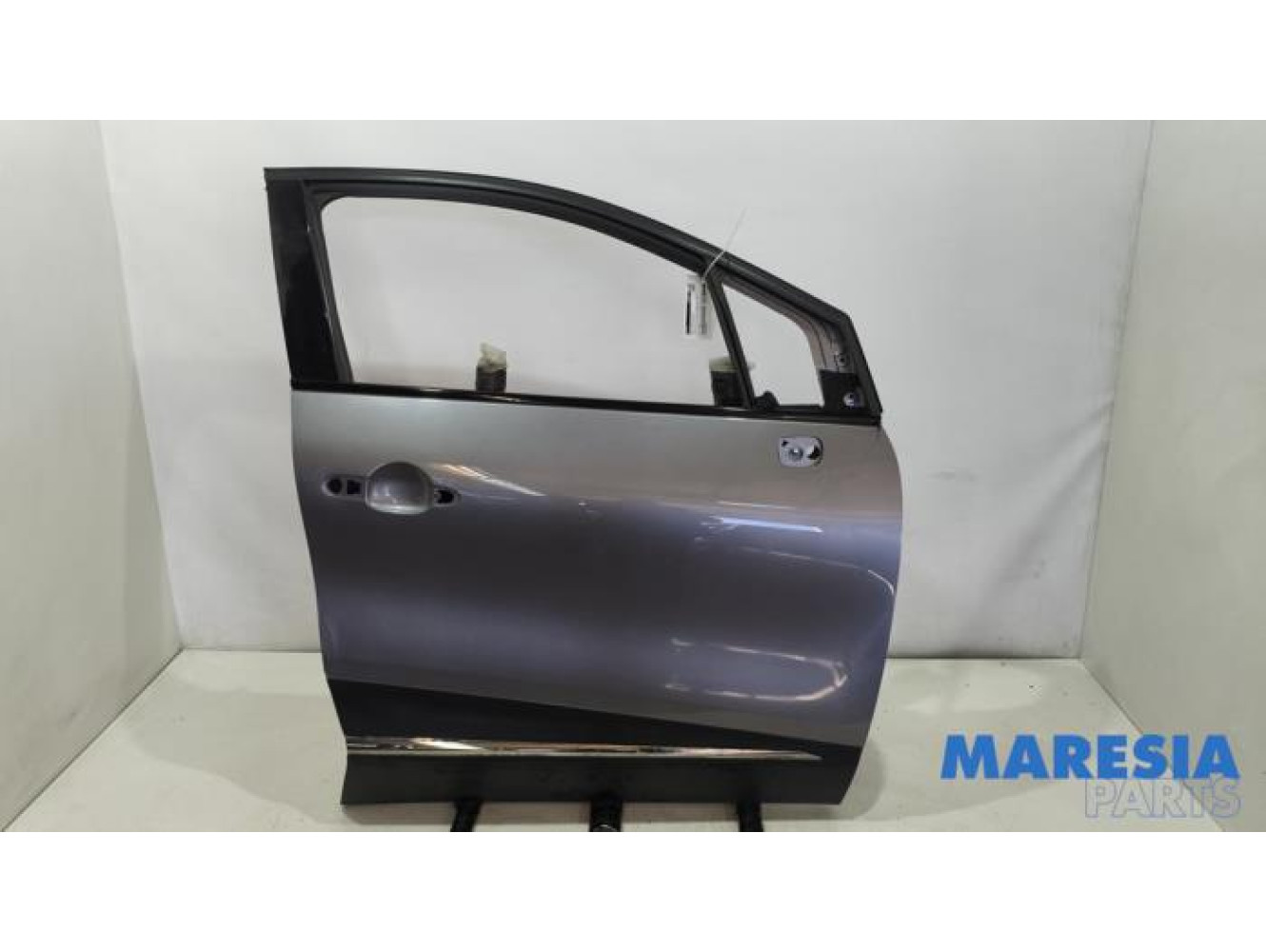Renault - Captur - Front door 4-door, right