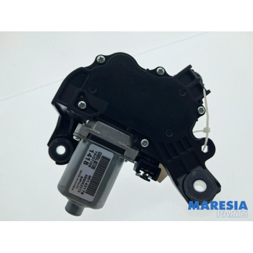 Opel - Karl - Ruitenwissermotor achter