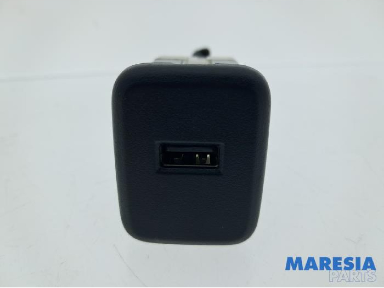 Opel - Karl - AUX / USB connection