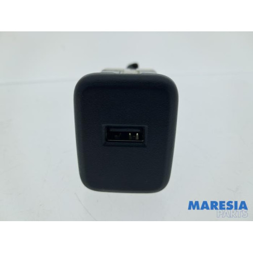 Opel - Karl - AUX / USB-Anschluss