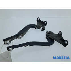 Opel - Karl - Bonnet Hinge
