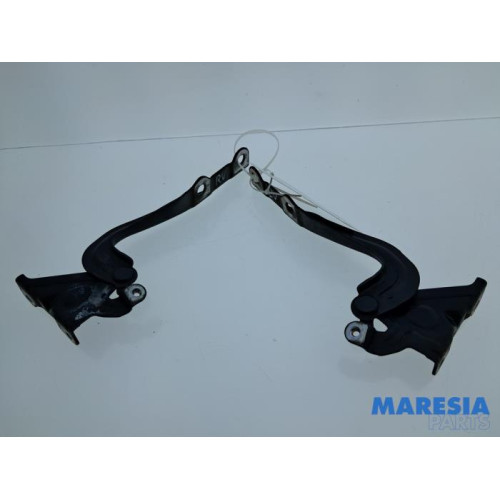 Opel - Karl - Bonnet Hinge