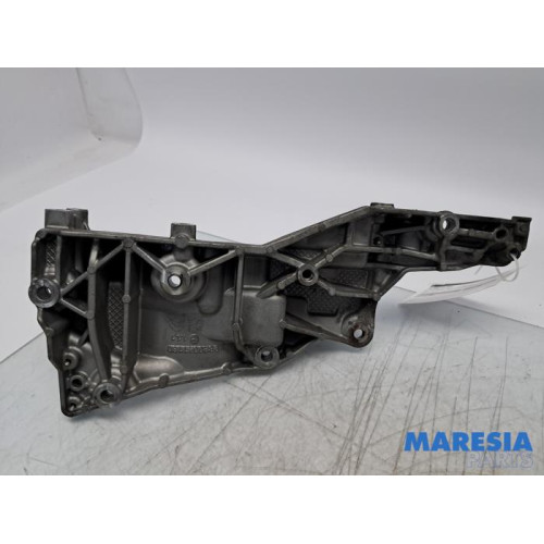 Opel - Vivaro - Dynamosteun onder