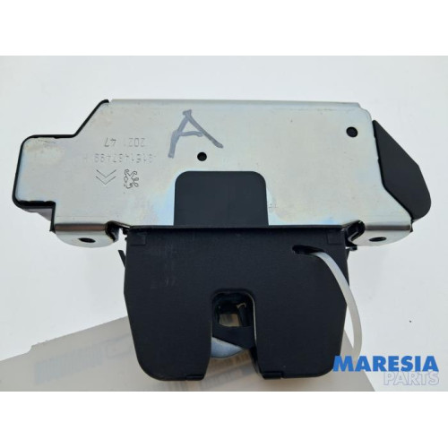 Opel - Mokka - Tailgate lock mechanism