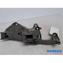 Citroen - C3 - Alternator upper bracket