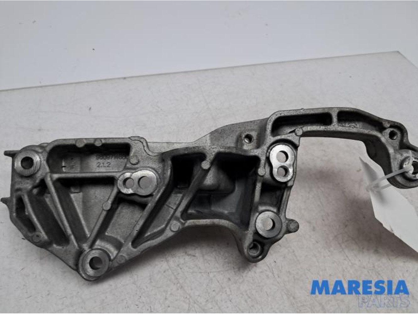 Citroen - C3 - Alternator upper bracket