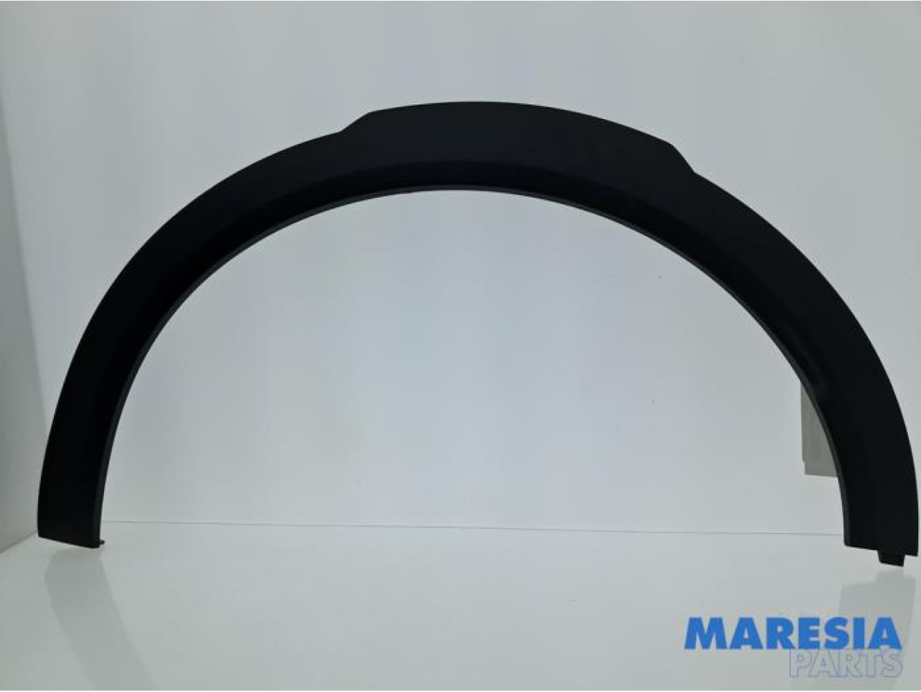 Opel - Mokka - Wielrand achter