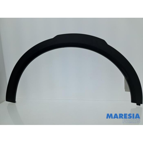 Opel - Mokka - Wielrand achter