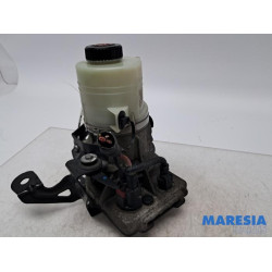 Renault - Trafic - Lenkkraftverstärker Pumpe