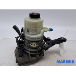 Renault - Trafic - Lenkkraftverstärker Pumpe