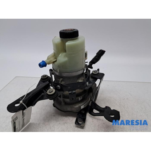 Renault - Trafic - Lenkkraftverstärker Pumpe